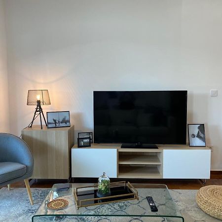 Galaxy Home Spacious & Renovated Apartment Атина Екстериор снимка