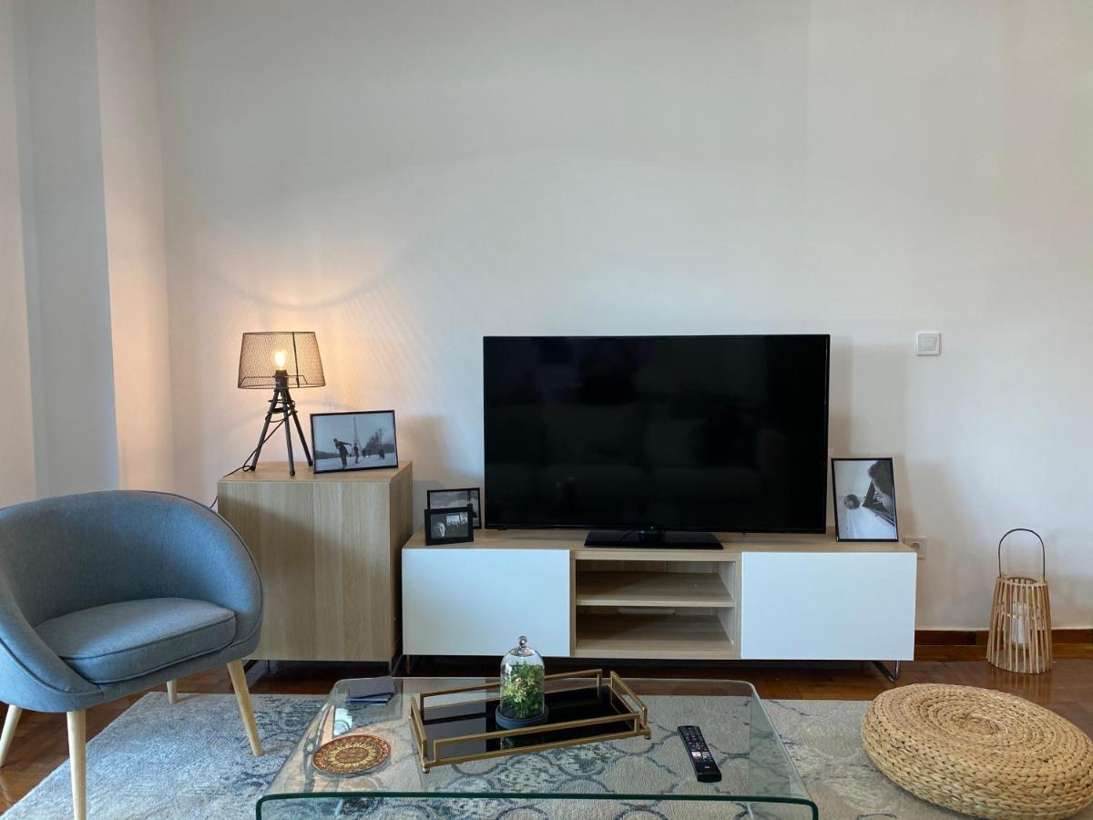 Galaxy Home Spacious & Renovated Apartment Атина Екстериор снимка
